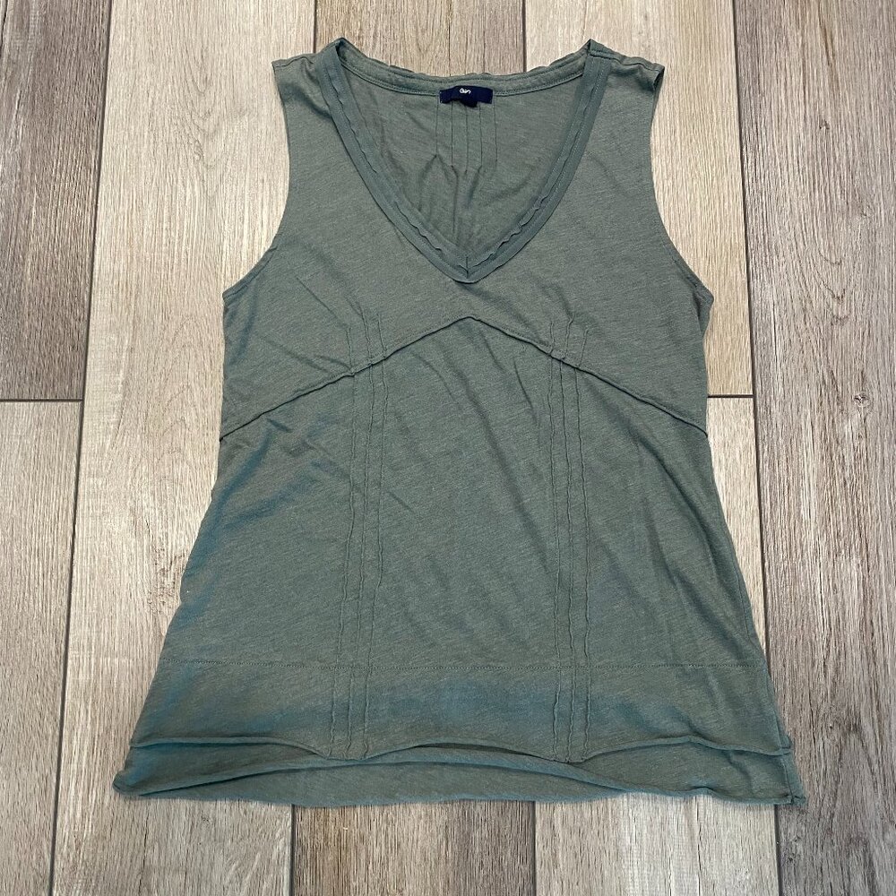 Women's Gap sleeveless top size medium